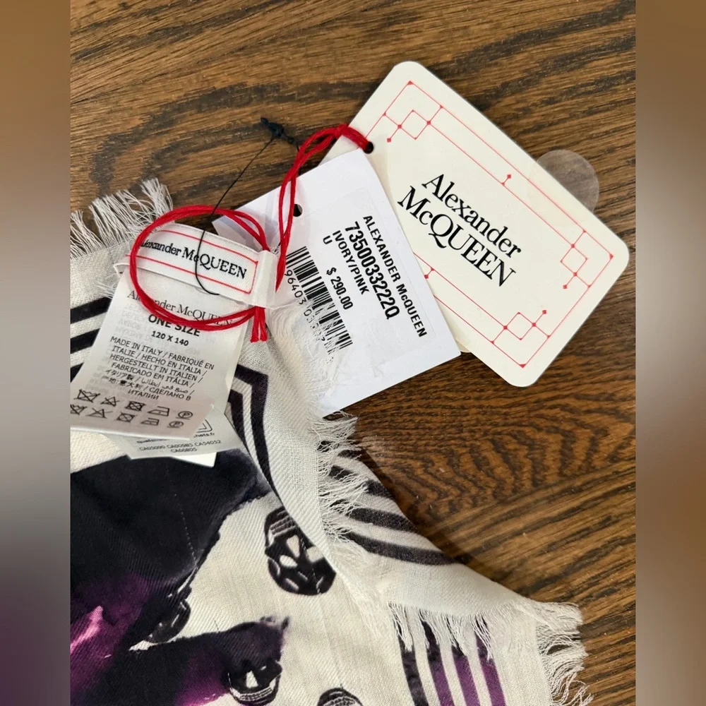 NEW with Tags Alexander McQueen Ivory and Pink Scarf 120x140 cm - Picture 3 of 4